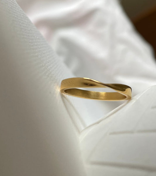 Gold Twisting Ring